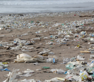 Cientistas anunciam avanço de plástico 'infinitamente reciclável'